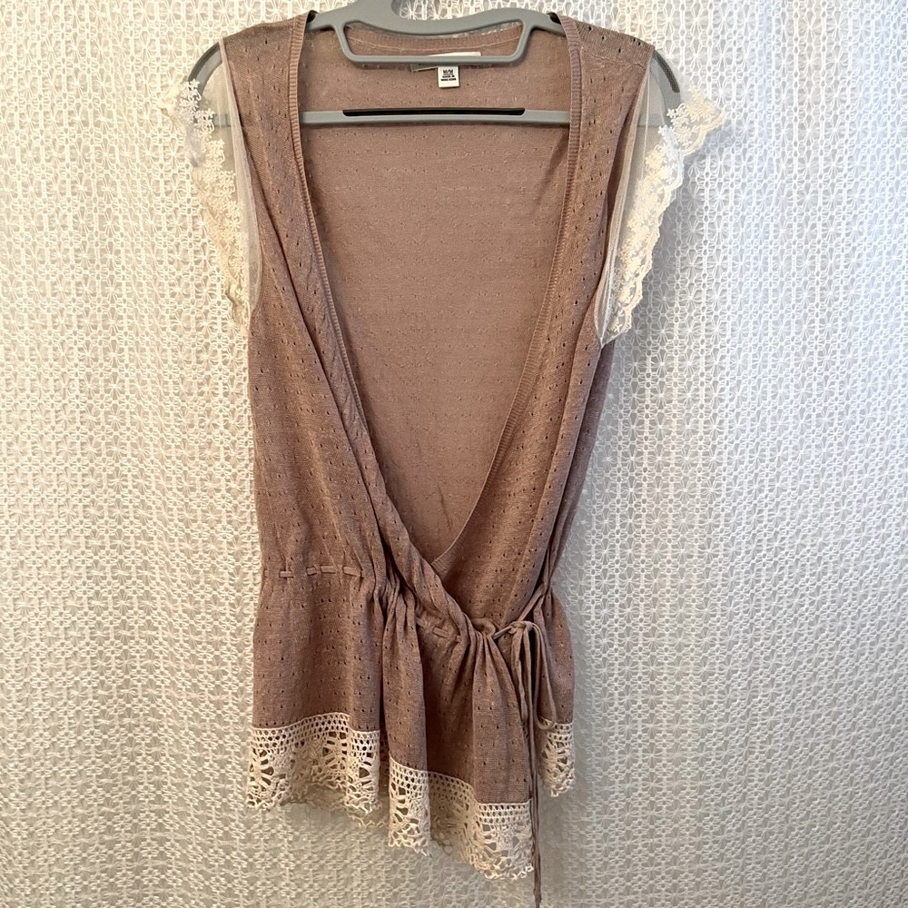 Banana Republic linen blend wrap top with lace trim